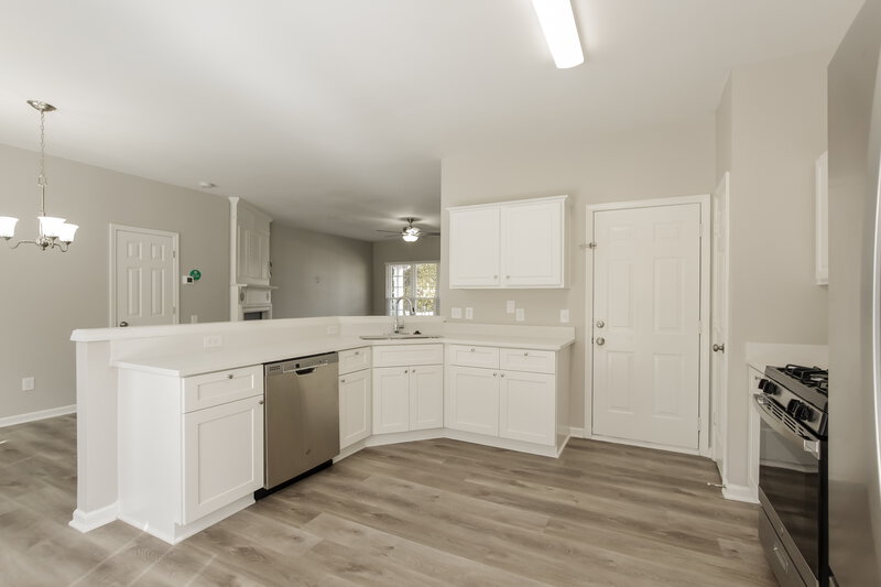 2,150/Mo, 3510 Laurenhurst Ln Charlotte, NC 28270 Kitchen View 2