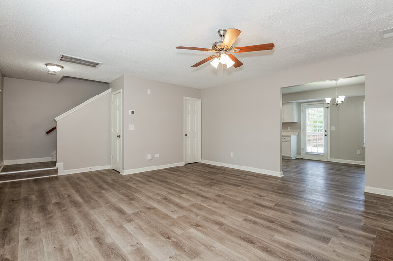 2,195/Mo, 10512 Wilson Glen Dr Charlotte, NC 28214 Living Room View 2