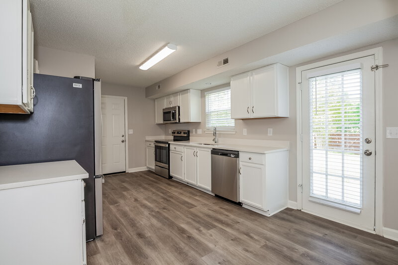 2,195/Mo, 10512 Wilson Glen Dr Charlotte, NC 28214 Kitchen View 2