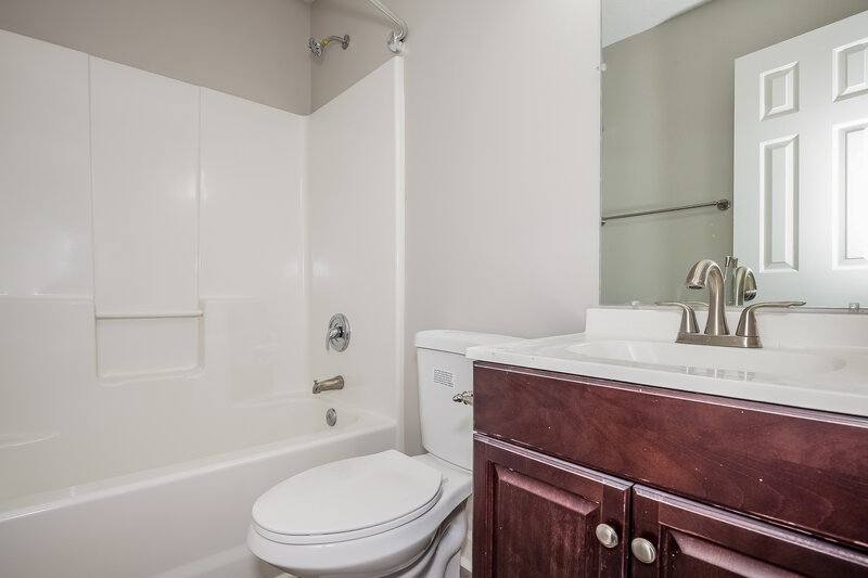 2,195/Mo, 10512 Wilson Glen Dr Charlotte, NC 28214 Main Bathroom View