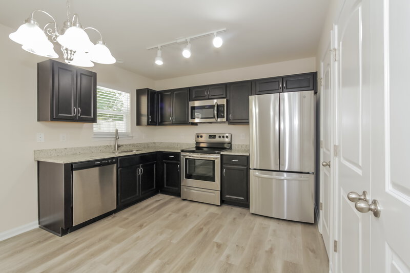 2,845/Mo, 7810 Shadow Lawn Rd Charlotte, NC 28269 Kitchen View