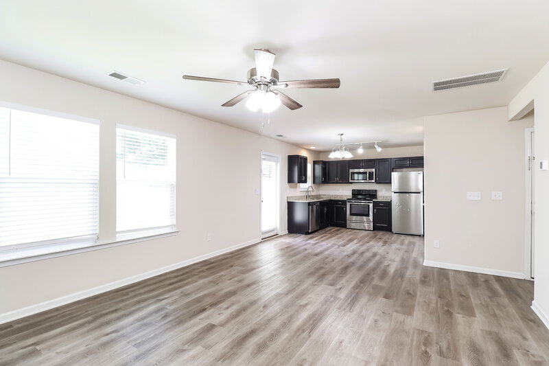 2,285/Mo, 7810 Shadow Lawn Rd Charlotte, NC 28269 Living Room View 2