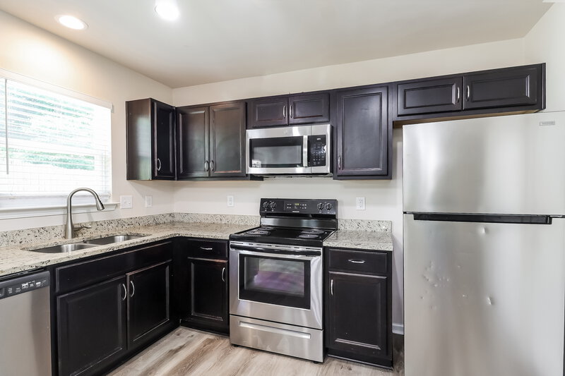 2,285/Mo, 7810 Shadow Lawn Rd Charlotte, NC 28269 Kitchen View