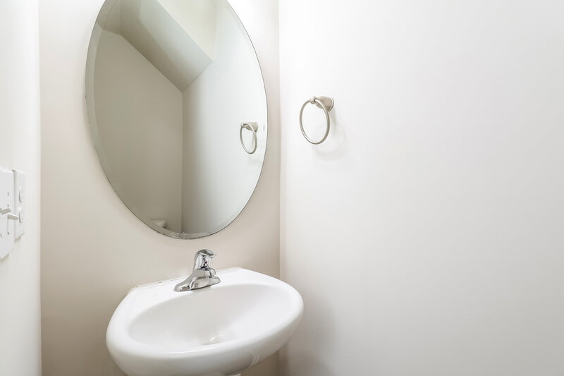 2,285/Mo, 7810 Shadow Lawn Rd Charlotte, NC 28269 Bathroom View