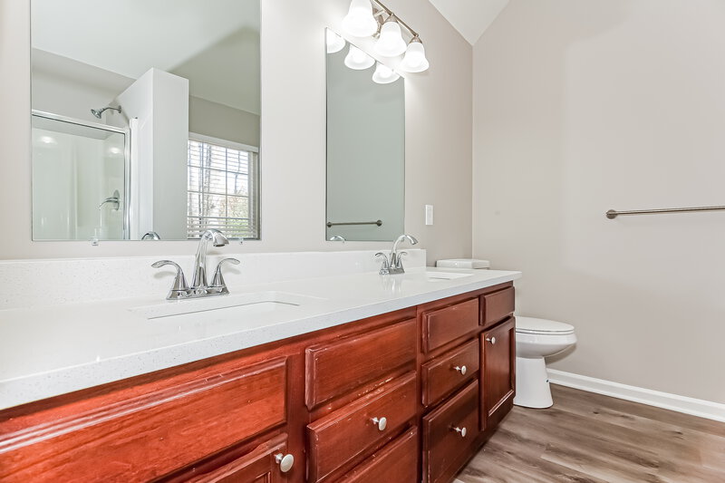 1,905/Mo, 7919 Ebony Rd Charlotte, NC 28216 Main Bathroom View