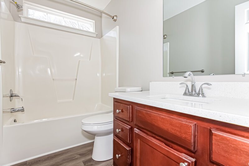 1,905/Mo, 7919 Ebony Rd Charlotte, NC 28216 Bathroom View