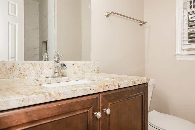 1,890/Mo, 320 Pamela St Gastonia, NC 28054 Main Bathroom View