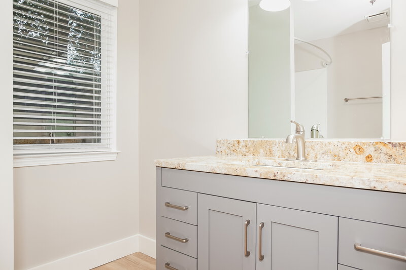 1,890/Mo, 320 Pamela St Gastonia, NC 28054 Bathroom View