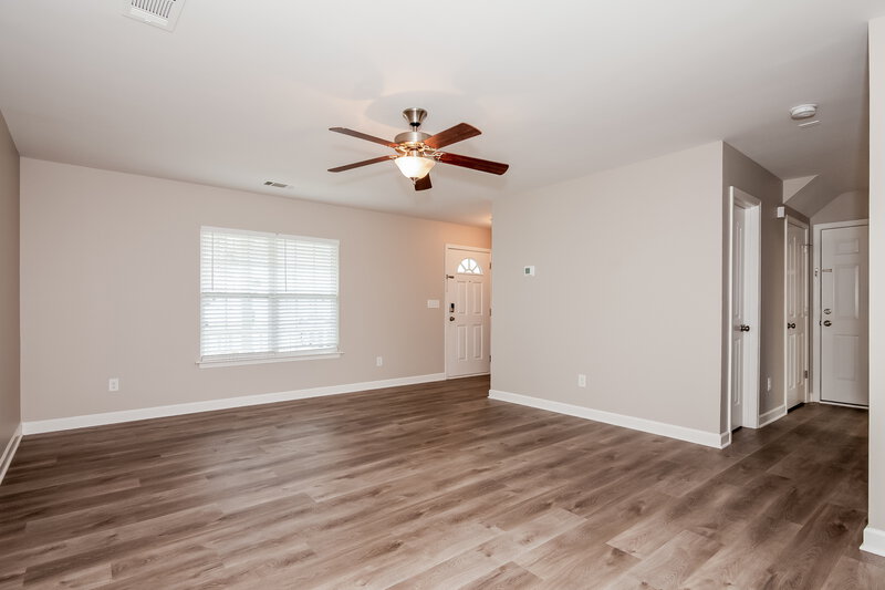 2,000/Mo, 4709 Brewer Dr Charlotte, NC 28208 Living Room View