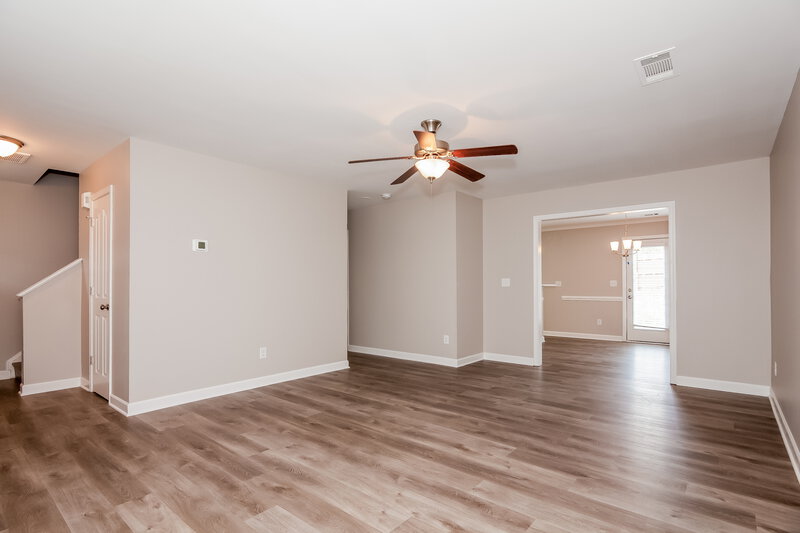 2,000/Mo, 4709 Brewer Dr Charlotte, NC 28208 Living Room View 2