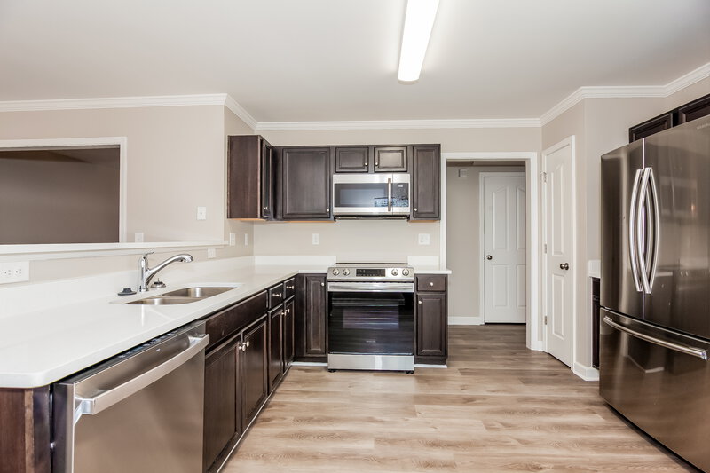 2,000/Mo, 4709 Brewer Dr Charlotte, NC 28208 Kitchen View