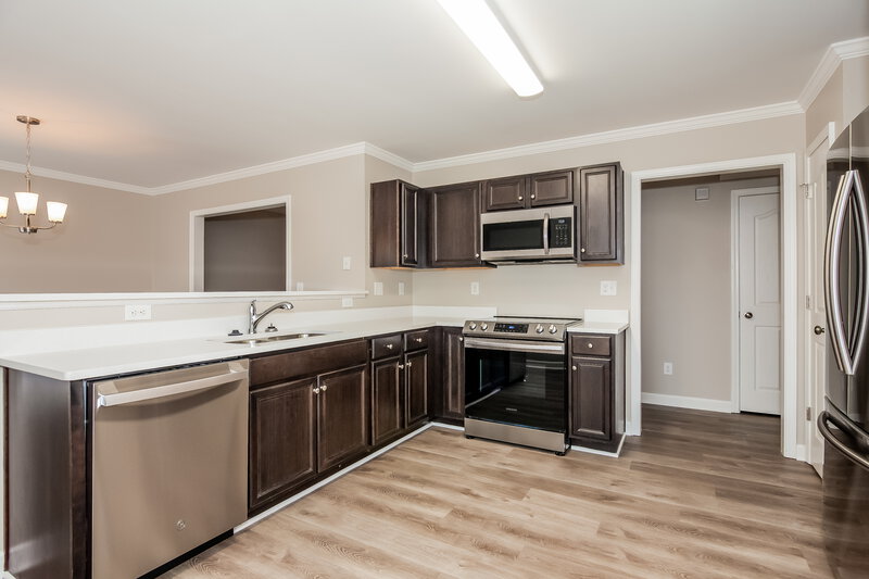 2,000/Mo, 4709 Brewer Dr Charlotte, NC 28208 Kitchen View 2