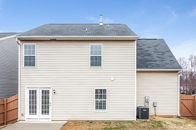 2,000/Mo, 4709 Brewer Dr Charlotte, NC 28208 Rear View