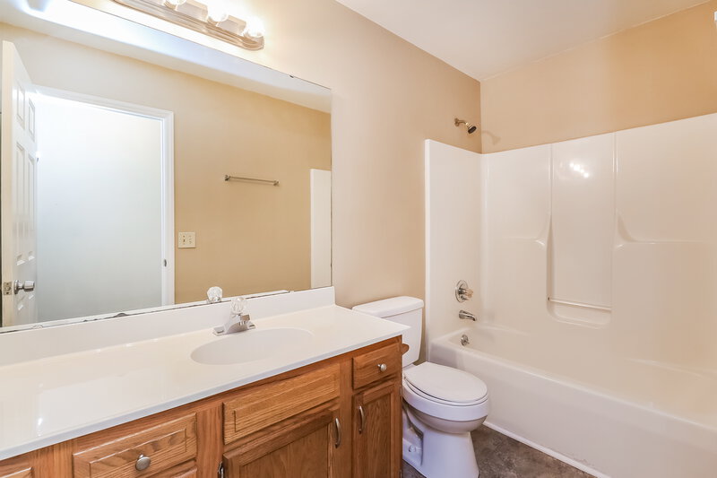 1,960/Mo, 380 Canter Ct Nw Concord, NC 28027 Bathroom View
