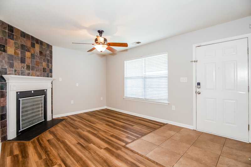 1,905/Mo, 2231 Gooseberry Rd Charlotte, NC 28208 Living Room View 2