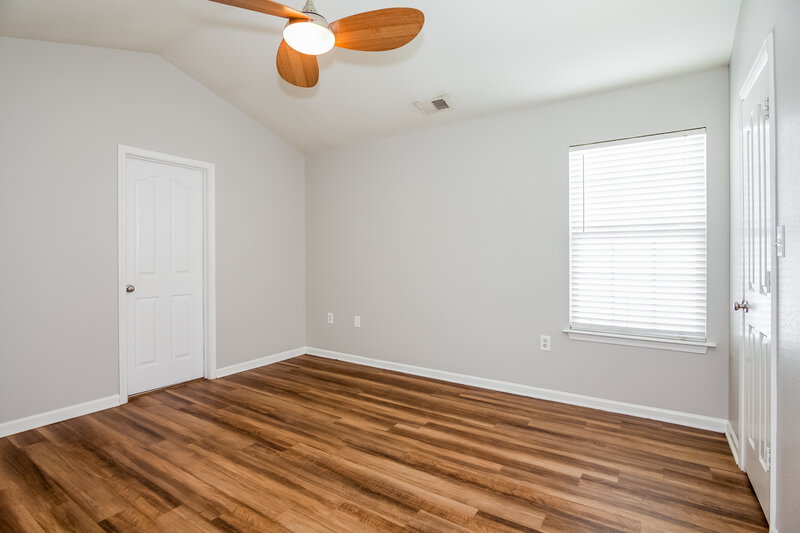 1,905/Mo, 2231 Gooseberry Rd Charlotte, NC 28208 Main Bedroom View 2