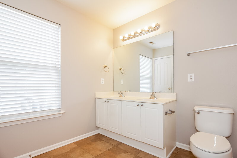 1,905/Mo, 2231 Gooseberry Rd Charlotte, NC 28208 Main Bathroom View