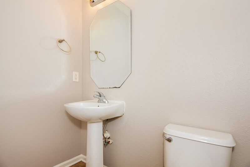 1,905/Mo, 2231 Gooseberry Rd Charlotte, NC 28208 Bathroom View