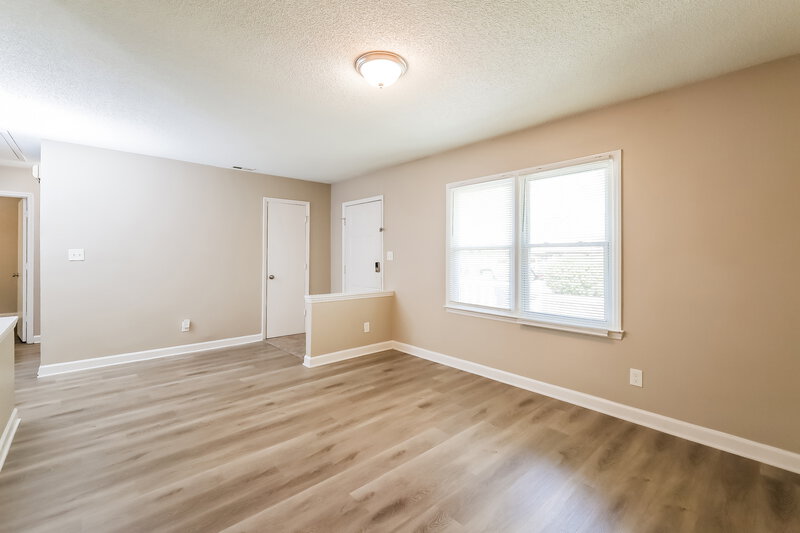 1,675/Mo, 7608 Morgense Pl Charlotte, NC 28212 Living Room View 2