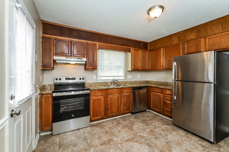 1,675/Mo, 7608 Morgense Pl Charlotte, NC 28212 Kitchen View 2