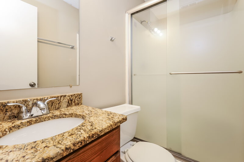 1,675/Mo, 7608 Morgense Pl Charlotte, NC 28212 Main Bathroom View