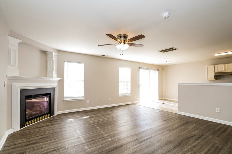2,730/Mo, 5820 Wallace Ave Charlotte, NC 28212 Living Room View