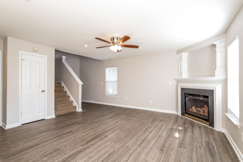 2,730/Mo, 5820 Wallace Ave Charlotte, NC 28212 Living Room View 2