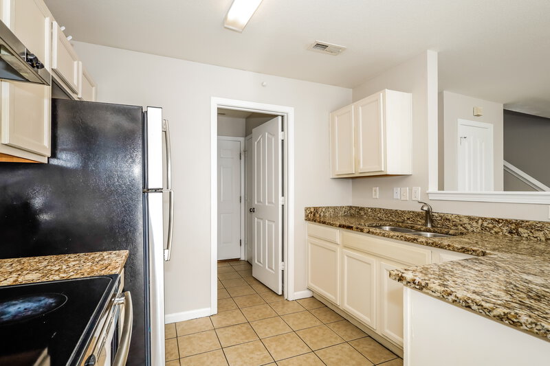 2,730/Mo, 5820 Wallace Ave Charlotte, NC 28212 Kitchen View
