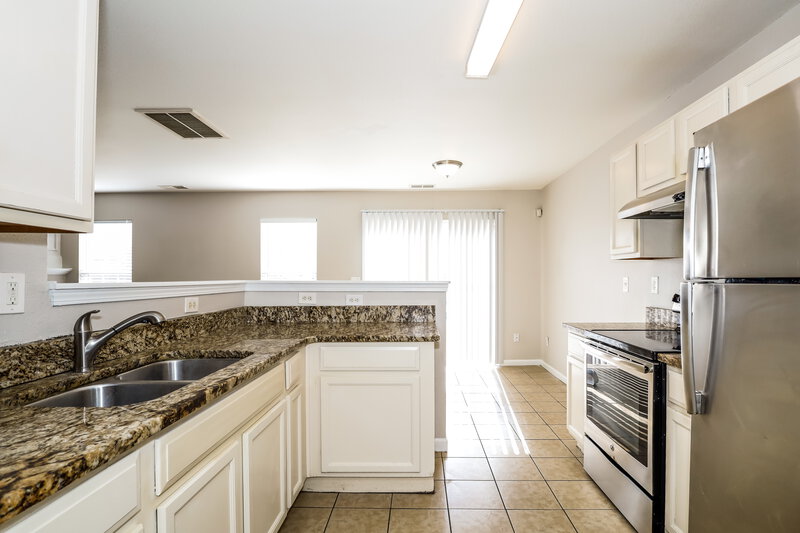 2,730/Mo, 5820 Wallace Ave Charlotte, NC 28212 Kitchen View 2