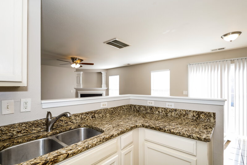 2,730/Mo, 5820 Wallace Ave Charlotte, NC 28212 Kitchen View 3