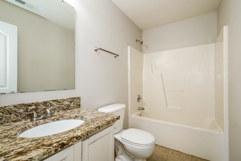 2,730/Mo, 5820 Wallace Ave Charlotte, NC 28212 Bathroom View