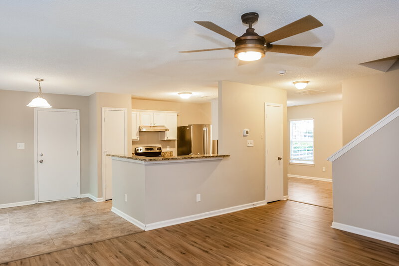 2,060/Mo, 10555 Katie Creek Ct Charlotte, NC 28213 Living Room View 2