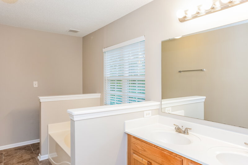 2,060/Mo, 10555 Katie Creek Ct Charlotte, NC 28213 Main Bathroom View