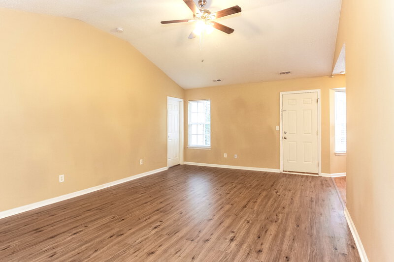 1,660/Mo, 2936 Westwinds Ct Charlotte, NC 28214 Living Room View