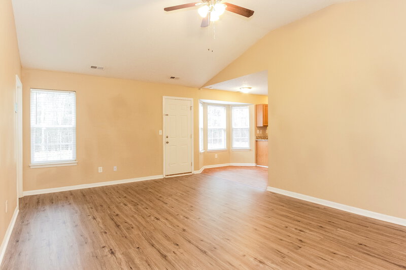 1,660/Mo, 2936 Westwinds Ct Charlotte, NC 28214 Living Room View 2