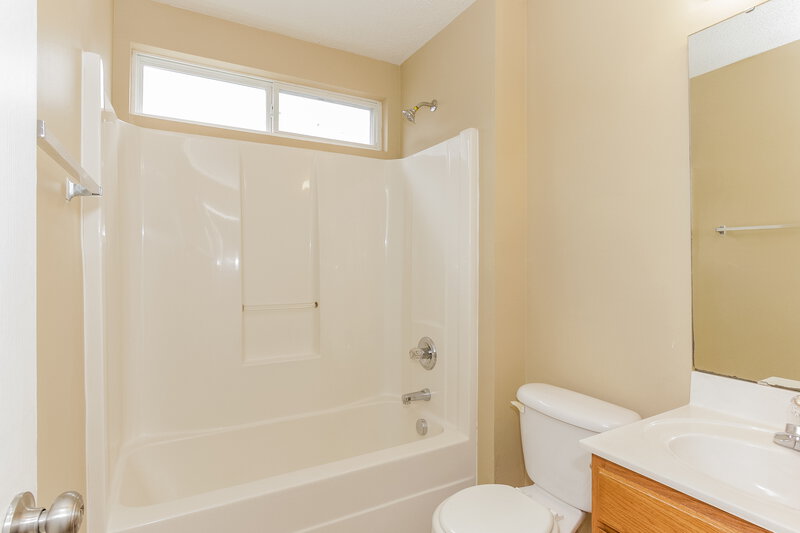 1,660/Mo, 2936 Westwinds Ct Charlotte, NC 28214 Main Bathroom View
