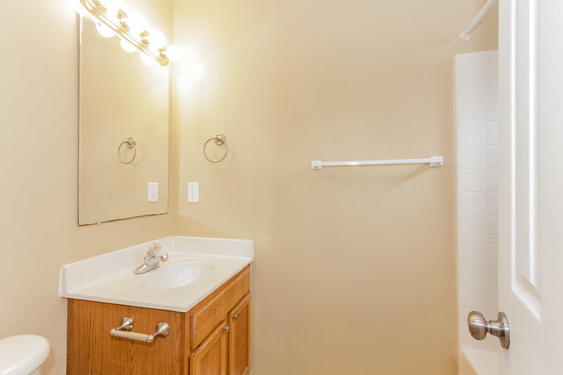 1,660/Mo, 2936 Westwinds Ct Charlotte, NC 28214 Bathroom View