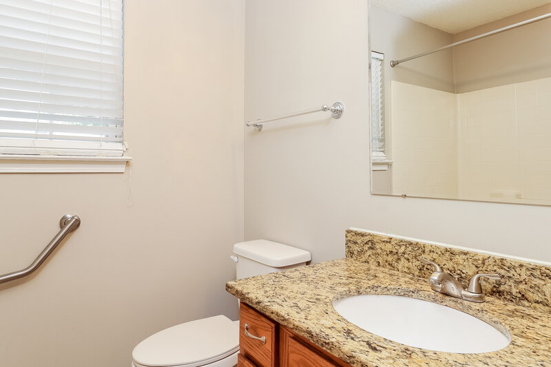 1,790/Mo, 7807 Lobilia Ln Charlotte, NC 28214 Main Bathroom View