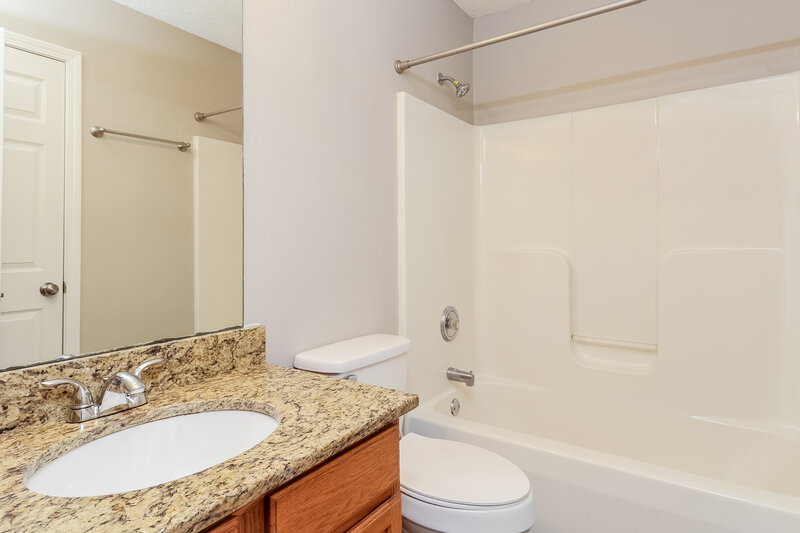 1,790/Mo, 7807 Lobilia Ln Charlotte, NC 28214 Bathroom View