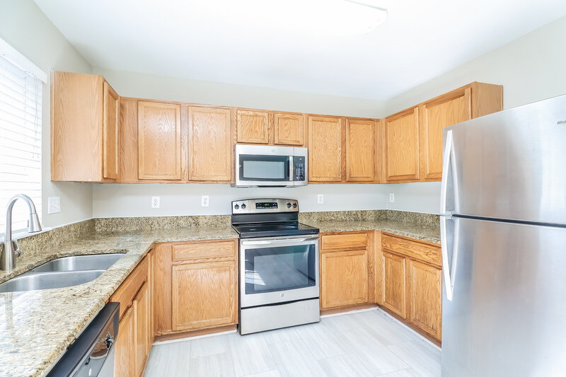 1,930/Mo, 7019 Indian Ridge Ln Charlotte, NC 28214 Kitchen View 2