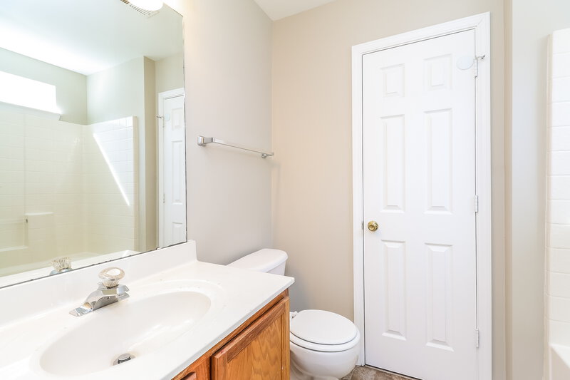 1,930/Mo, 7019 Indian Ridge Ln Charlotte, NC 28214 Bathroom View