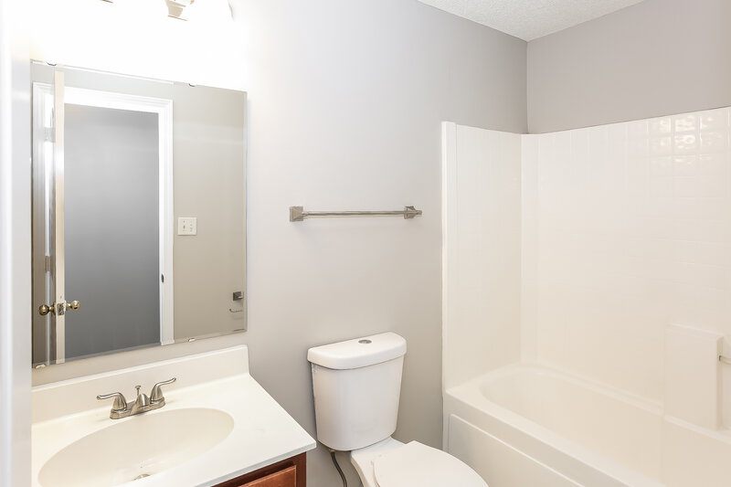1,790/Mo, 12110 Stewarts Crossing Dr Charlotte, NC 28215 Main Bathroom View