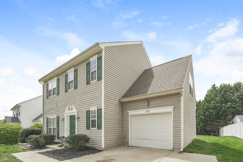 2,030/Mo, 4705 Fox Thorne Dr Charlotte, NC 28216 Misc View