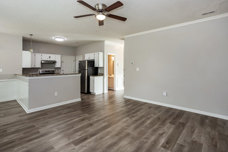 1,980/Mo, 4705 Fox Thorne Dr Charlotte, NC 28216 Living Room View 3
