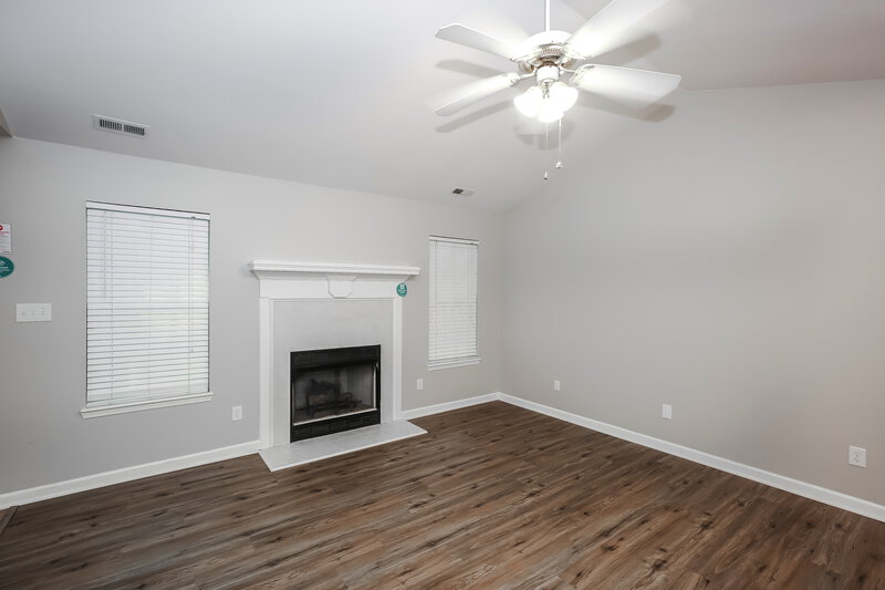 1,970/Mo, 4006 Craven Hill Dr Charlotte, NC 28216 Living Room View