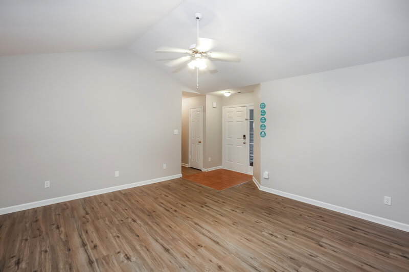 1,970/Mo, 4006 Craven Hill Dr Charlotte, NC 28216 Living Room View 2