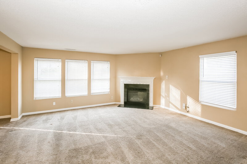 2,050/Mo, 6420 Dillard Ridge Dr Charlotte, NC 28216 Living Room View 2