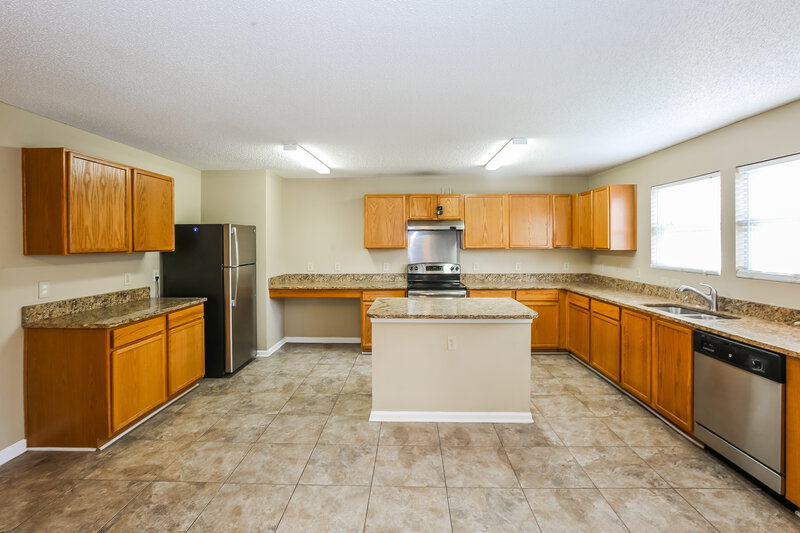 2,050/Mo, 6420 Dillard Ridge Dr Charlotte, NC 28216 Kitchen View 2