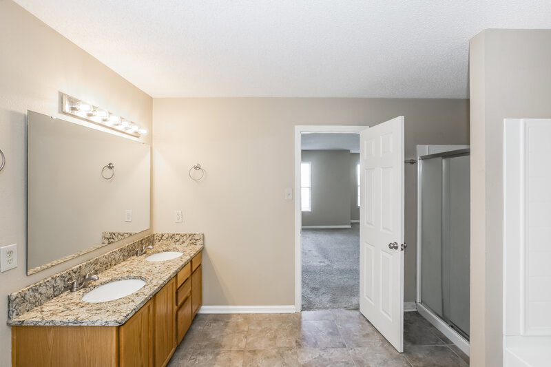 2,050/Mo, 6420 Dillard Ridge Dr Charlotte, NC 28216 Main Bathroom View