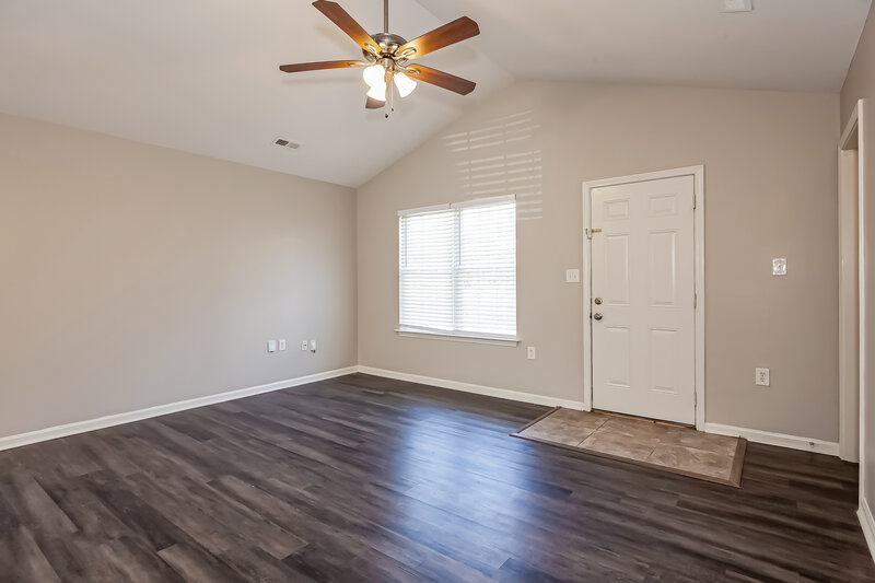 1,790/Mo, 1315 Braveheart Ln Charlotte, NC 28216 Living Room View 4